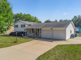 1195 Valley View Rd, Green Bay, WI 54304
