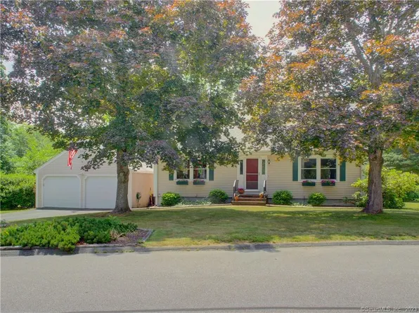 20 Meadow Drive, Ledyard, CT 06339