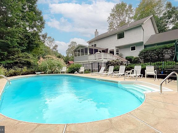 3rd image of 1059 Kings Creek Dr