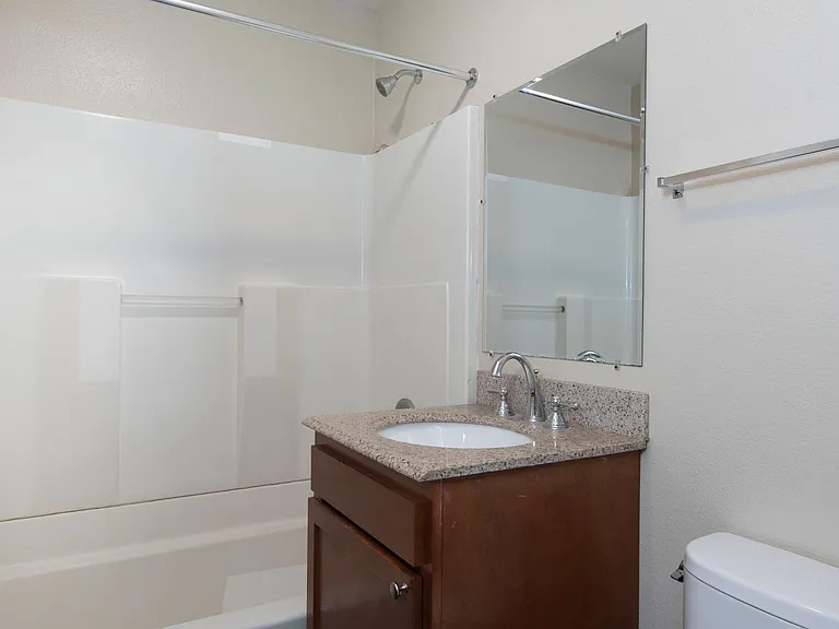 Grossmont Apartments — Photo 15