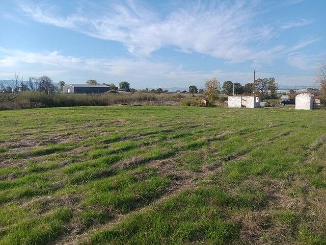 2nd image of 285 W Glenwood Rd