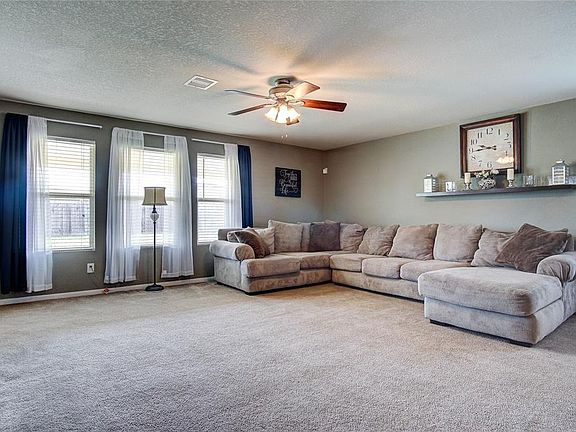 5th image of 10627 Woodland Oaks Dr