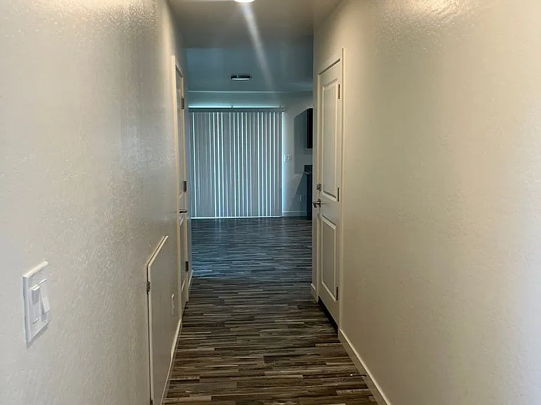 4200 N Viewpoint Dr — Photo 3