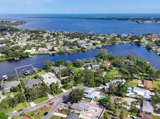 6012 Shore Acres Dr, Bradenton, FL 34209