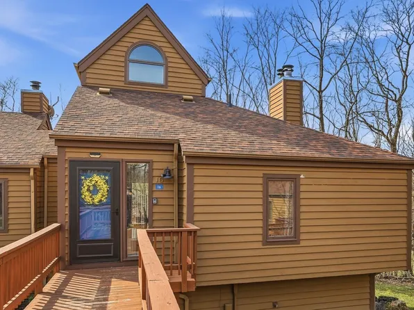 16 Farmstead Dr, Galena, IL 61036