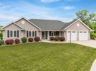 2711 Handley Ct SW, Cedar Rapids, IA 52404