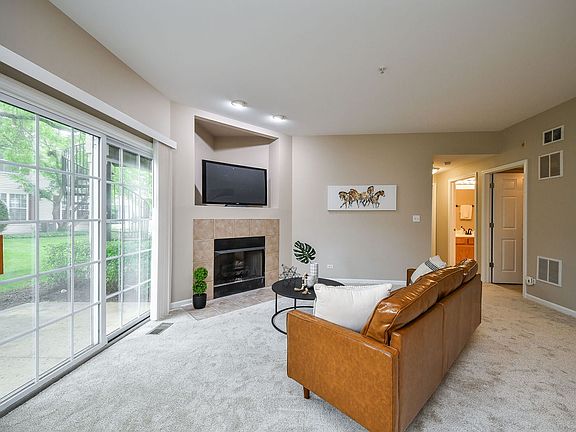 3rd image of 838 Stuarts Dr