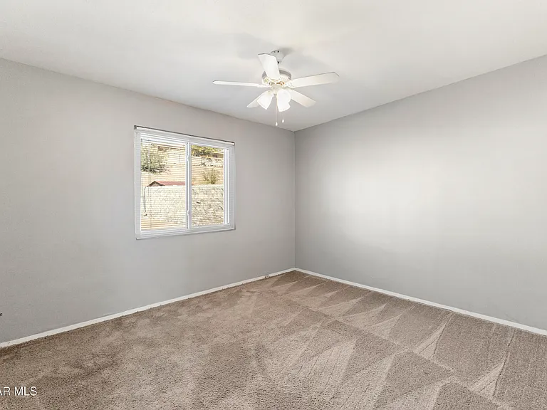 1015 N Clark Dr — Photo 5