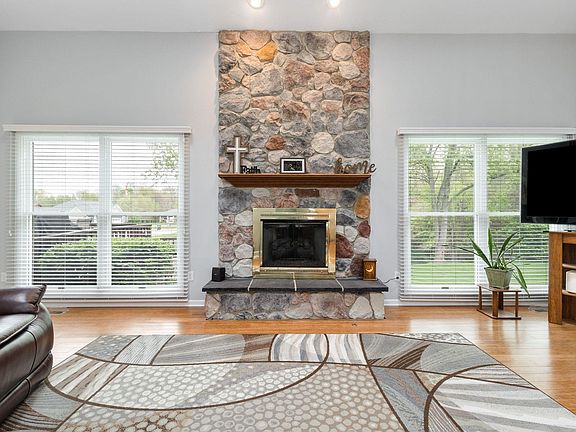 2nd image of 60506 Woodstock Dr