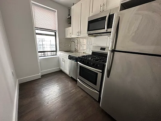 831 Bartholdi Street #3a In Williamsbridge, Bronx 