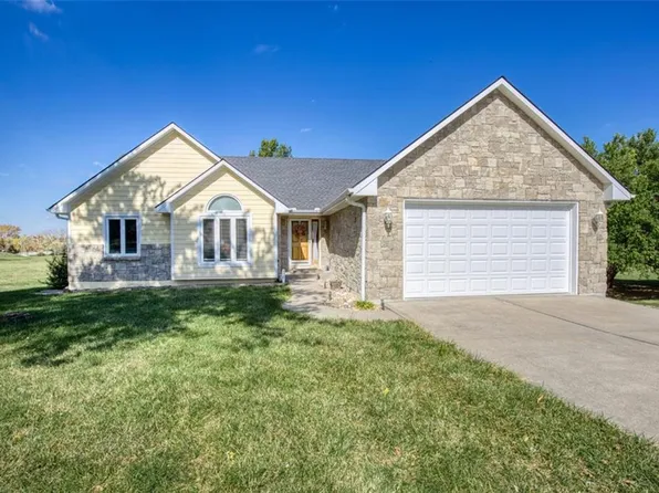 200 SW 31st St, Oak Grove, MO 64075