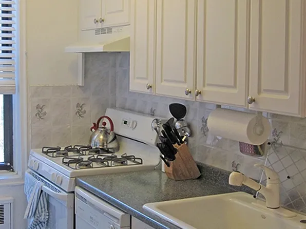 2280 Burnett Street image 1 of 9