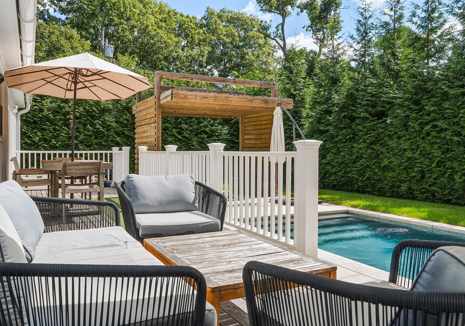 Beautiful retreat with a heated pool, sauna, & modern interiors — Photo 4
