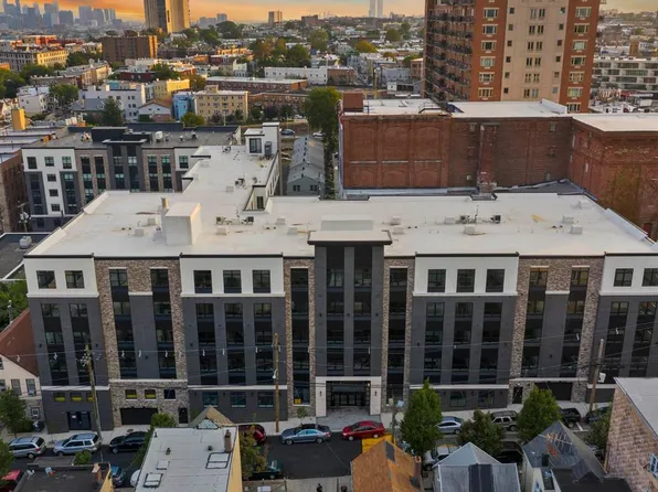 121 34th Street image 16 of 213