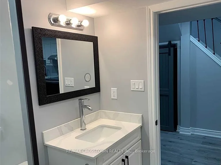 155 Chelsea Cres #2 — Photo 6