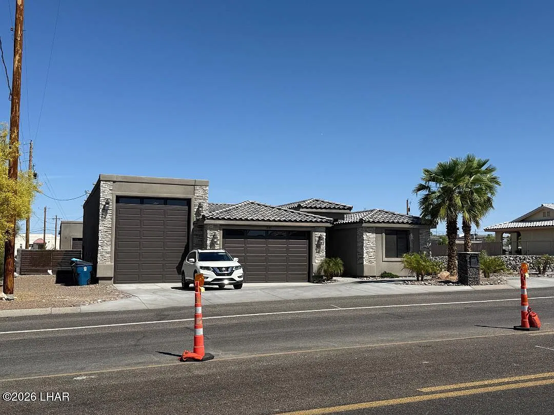 3 bed, 3.0 bath, 1970 sqft, $3,000 — Photo 1