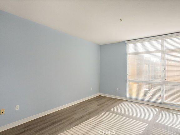 4th image of 21301 Erwin St Unit 526