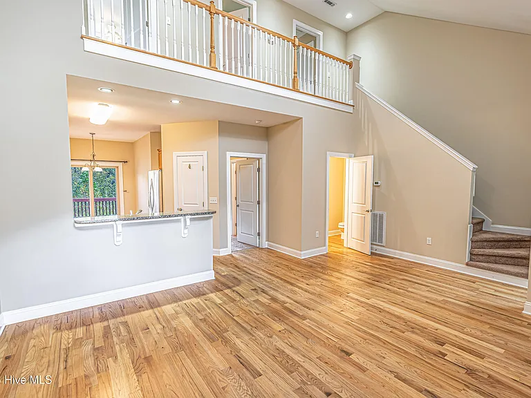 90 Cypress Cir — Photo 2