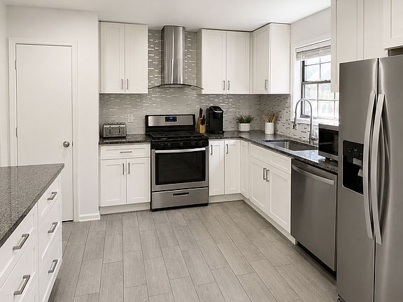 3rd image of 4794 Wyndam Dr