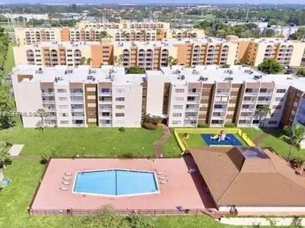 6950 Miami Gardens Dr APT 2-508, Hialeah, FL 33015
