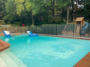 142 Amber Valley Dr, Orinda, CA 94563