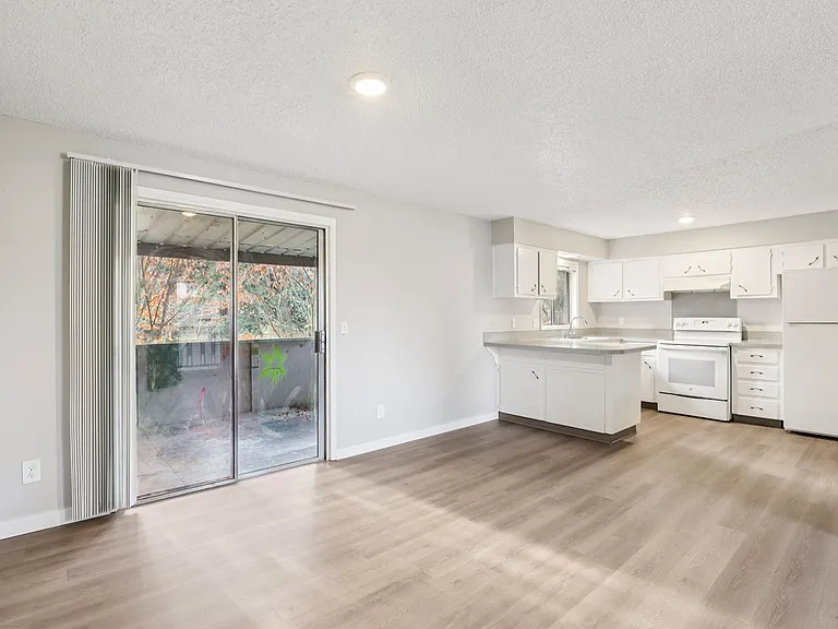 Cypress Crest Apartments — Photo 36