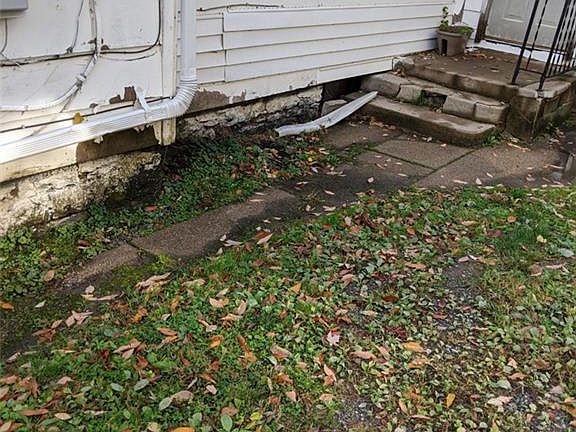 4th image of 243 W Utica St