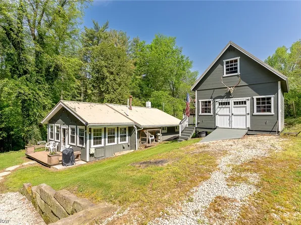 3235 1st St, Carrollton, OH 44615