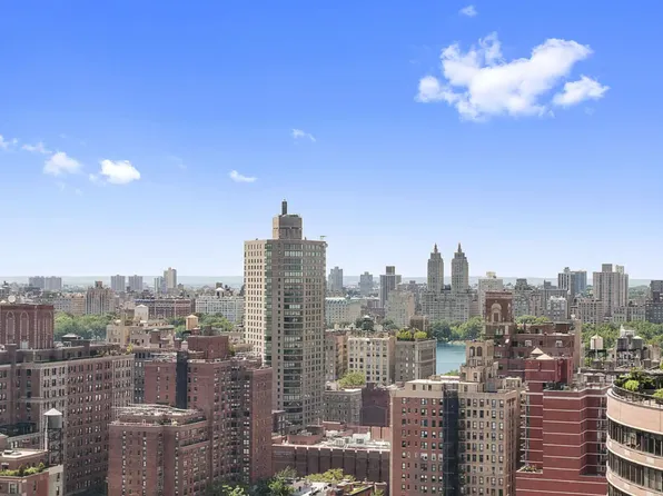 215 East 96th Street image 2 of 10