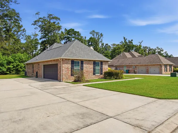 8929 Greenleaves Dr, Denham Springs, LA 70726