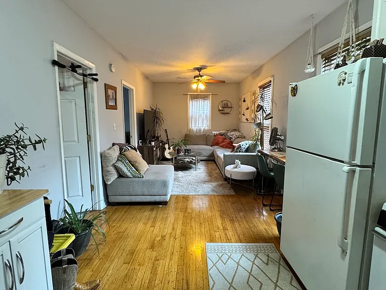 2315 N Greenview Ave #CH — Photo 2