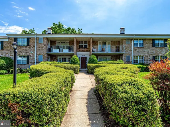 1130 S Washington St APT 102, Falls Church, VA 22046