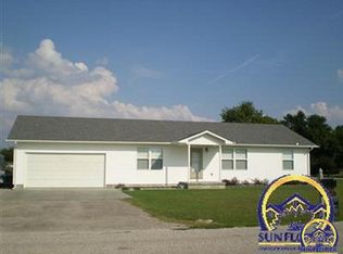 525 S 16th St, Burlington, KS 66839