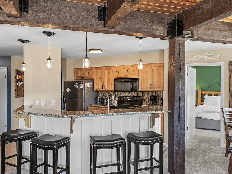 Breakfast Bar for 4