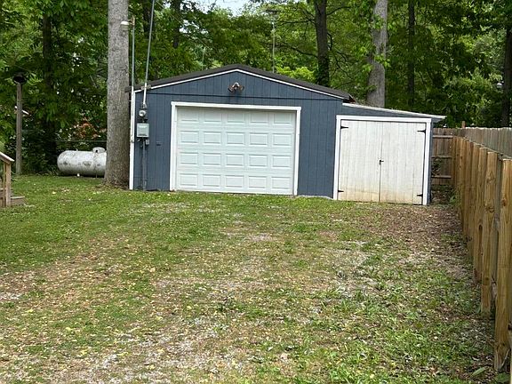 3rd image of 635 E River Rd
