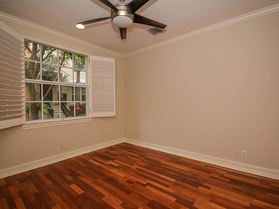 2nd image of 318 E Mallory Cir