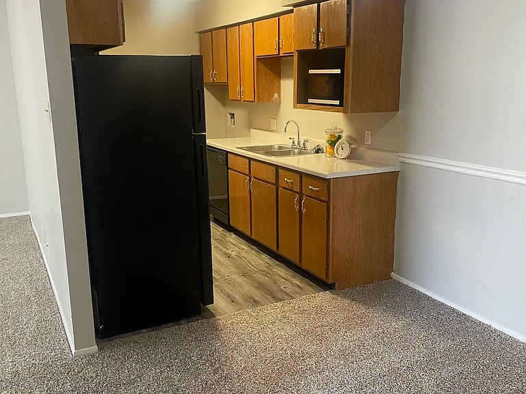 Bentwood Apartments — Photo 36