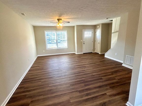 3rd image of 441 Leslie Ct