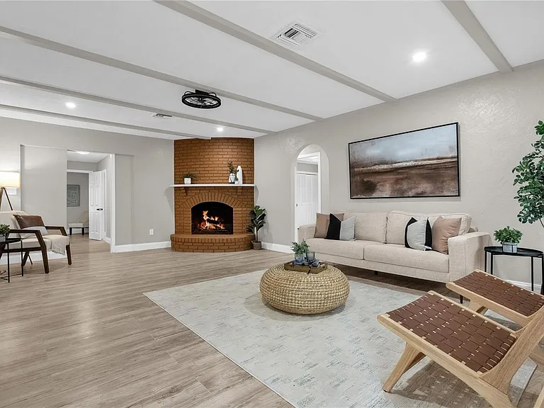 Saratoga Dr — Photo 9
