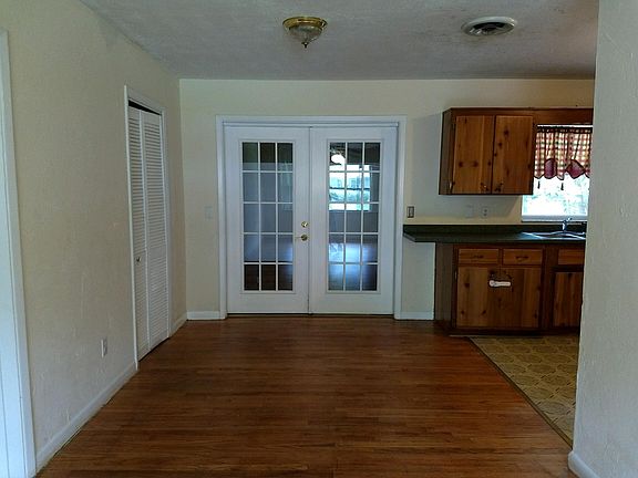 2nd image of 913 NE 17th Ct