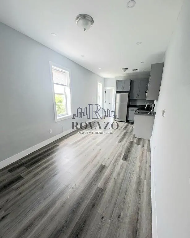 4 bed, 2.0 bath, 900 sqft, $2,450 — Photo 4