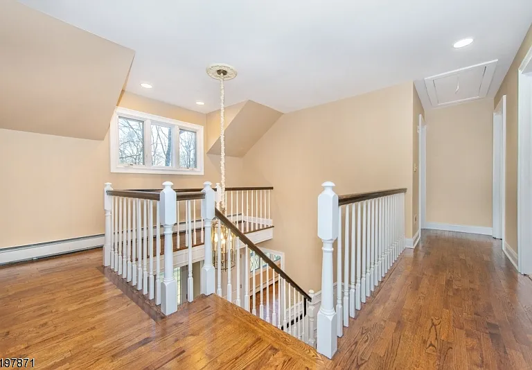 32 Schoolhouse Ln — Photo 9