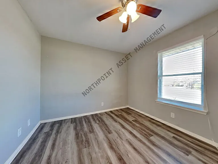 2724 Russwood Ln — Photo 10