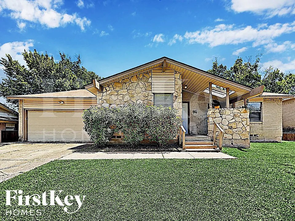 13630 Onyx Ln