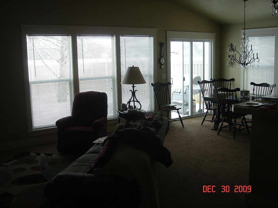 Living/Dining Area