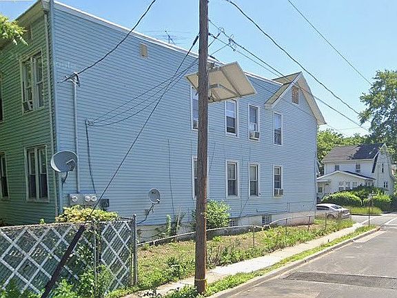 3rd image of 141 Carolina Ave