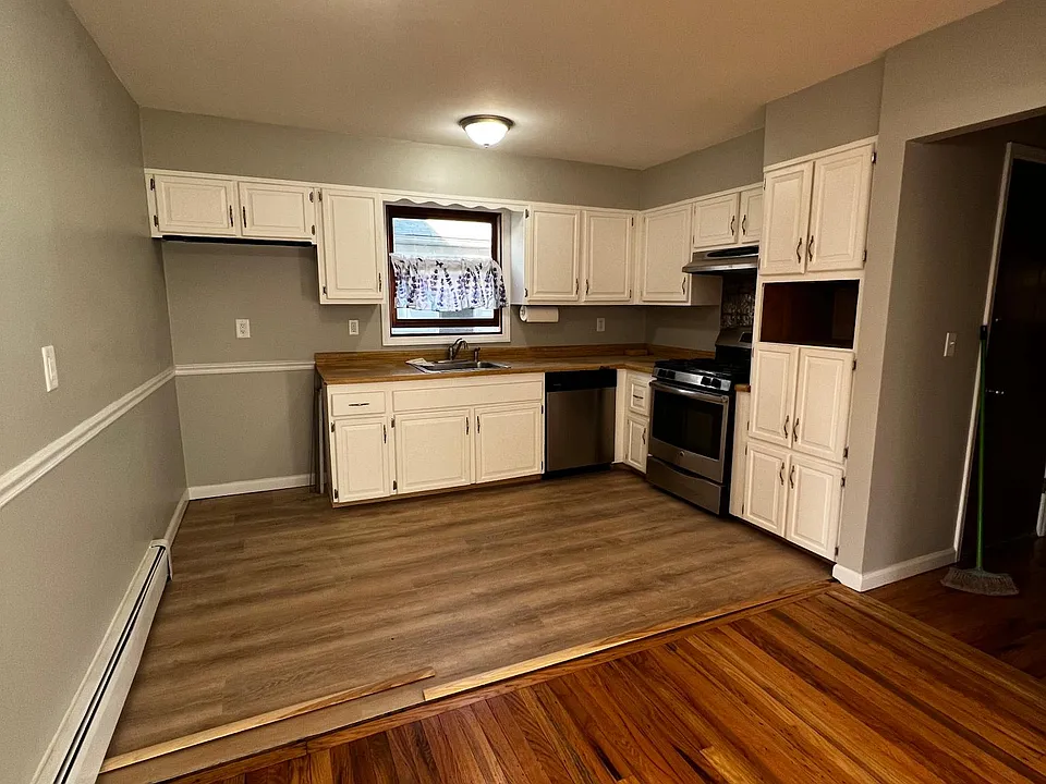 52 Frederick St #1