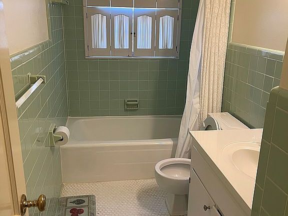 3rd image of 3015 W Cornwallis Dr