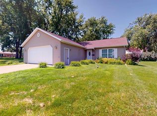 100 S Maple Rd, Cleghorn, IA 51014