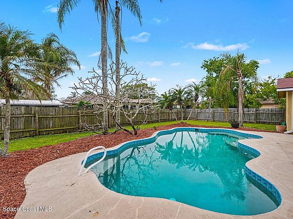 5th image of 475 Bella Capri Dr